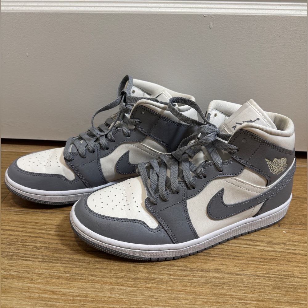 Air Jordan 1s Mid Stealth - Womens - Like new
